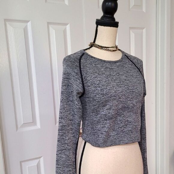 💲1️⃣0️⃣ Bundled ✔️PINK Long Sleeve Crop Workout Top Grey LVictoria's Secret - Picture 3 of 9